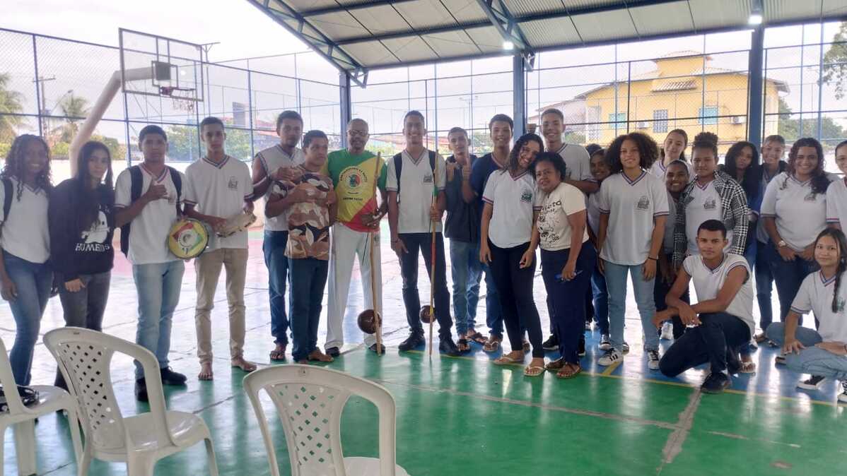 imagens de aulas de capoira nas escolas