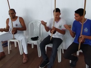imagens de aulas de capoira nas escolas