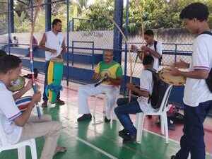 imagens de aulas de capoira nas escolas