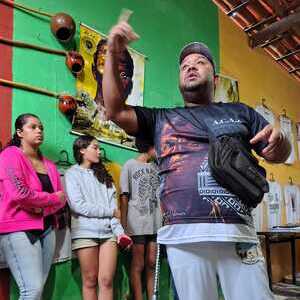 Imagem de roda de capoeira