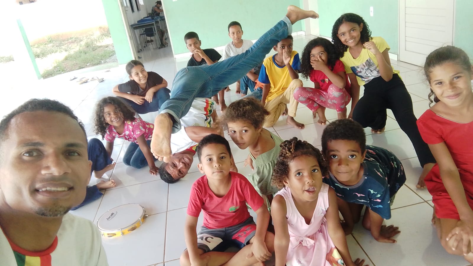 Imagem de roda de capoeira